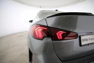 https://vehicle.imgix.net/4320427/c42e76b5-6f4b-48a4-b1a7-1859f4be204b.jpg