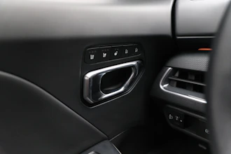 https://vehicle.imgix.net/4320454/39eaf46d-d05d-4384-8981-bd1367f216a3.JPG