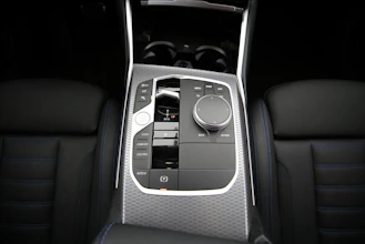 https://vehicle.imgix.net/4320455/a00563f2-5f8c-4356-bf93-8e67967955f3.jpg