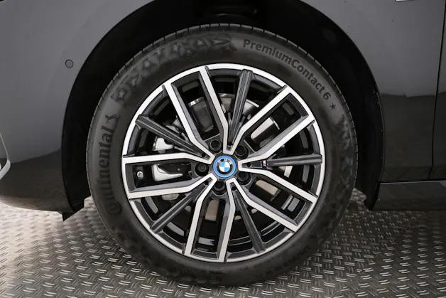 BMW 230e xDrive paddles Active Tourer