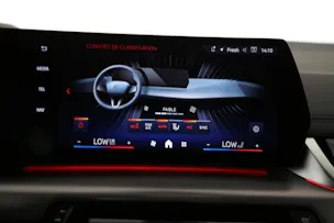 BMW 230e xDrive paddles Active Tourer