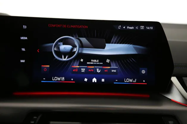 BMW 230e xDrive paddles Active Tourer