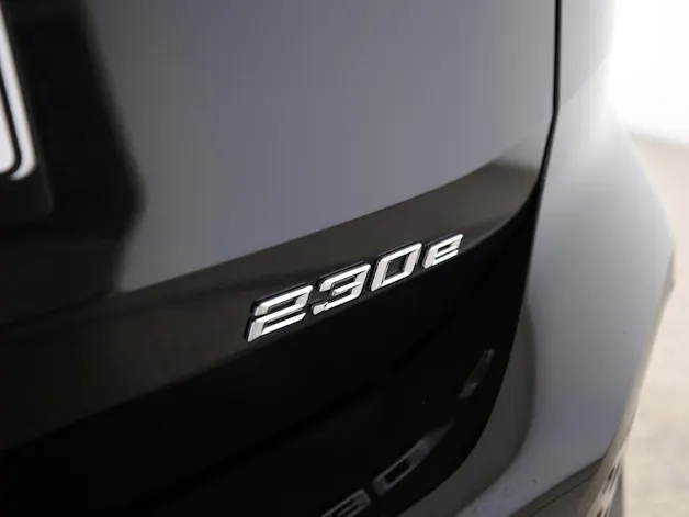 BMW 230e xDrive paddles Active Tourer