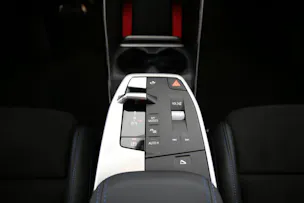 BMW 230e xDrive paddles Active Tourer