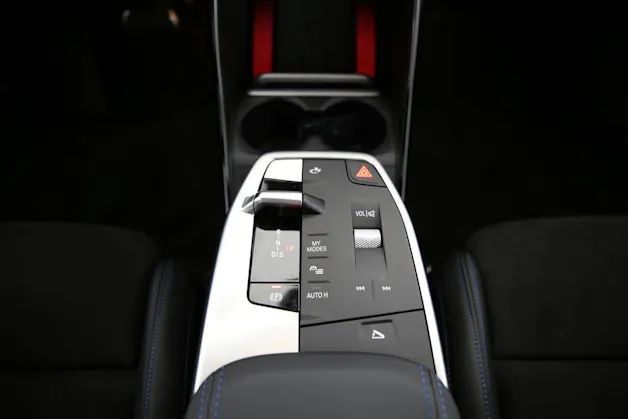 BMW 230e xDrive paddles Active Tourer