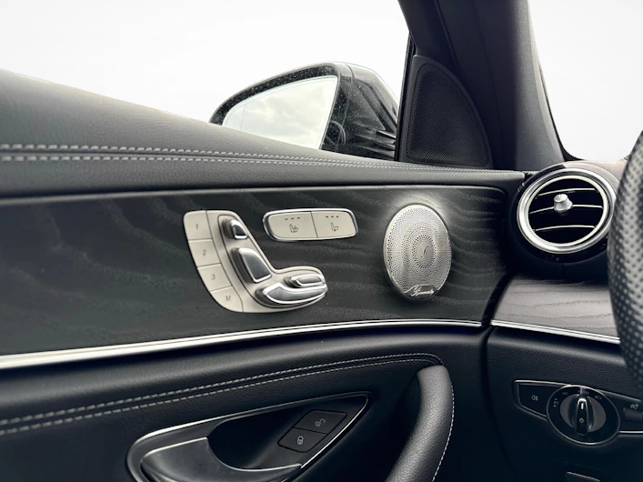 image du véhicule MERCEDES-BENZ E 220