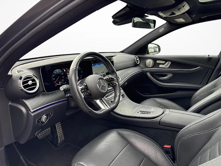 image du véhicule MERCEDES-BENZ E 220