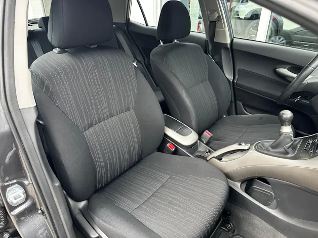 Toyota Auris 1.6 VVT-i Linea Sol