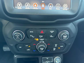 https://vehicle.imgix.net/4320611/3cbad3c4-7410-4f3f-bc27-4518b3b4b9da.jpg