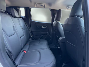 https://vehicle.imgix.net/4320611/cd905bd9-6864-4f9e-857b-767bc1b92cab.jpg