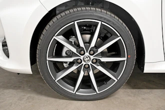 https://vehicle.imgix.net/4320677/40adb9c2-9e4f-4d39-b40d-ee3b5e16904c.jpg