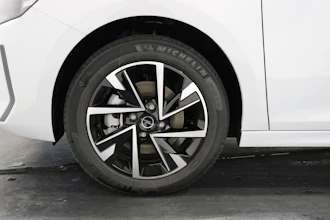 https://vehicle.imgix.net/4320736/868bd8f2-4867-4a02-9dea-05c0bb8a7a86.JPG