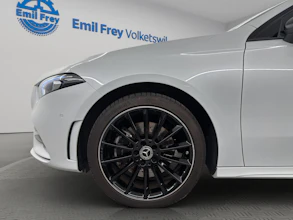 https://vehicle.imgix.net/4320785/37cb53ea-7718-408b-9b90-bbe5ff3c5d7e.jpg