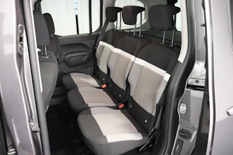https://vehicle.imgix.net/4321011/dd12f8a4-2448-4f2c-9322-60520393d41d.JPG