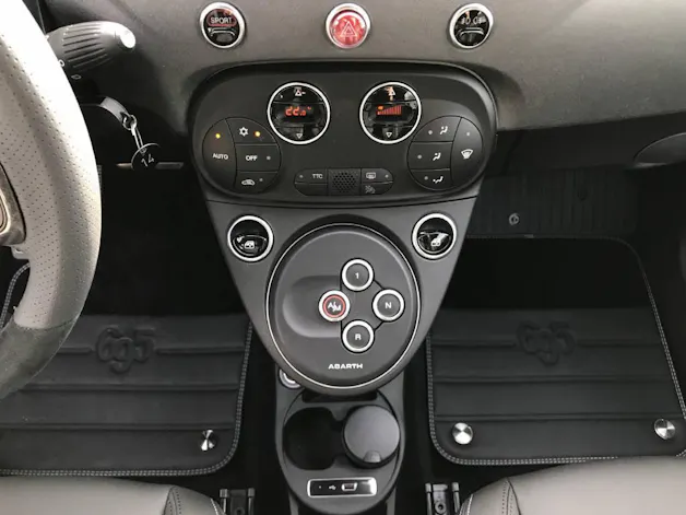 Fiat 695 Abarth 1.4 T-Jet 180 70 Anniversario