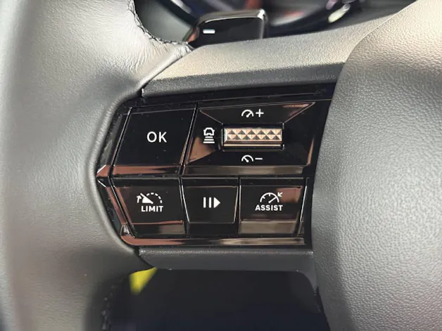 Alfa Romeo Junior 1.2 Ibrida AWD Tech