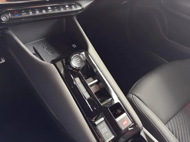 Alfa Romeo Junior 1.2 Ibrida AWD Tech