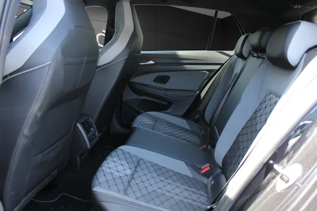 VW Golf VIII 1.5 eTSI R-Line DSG