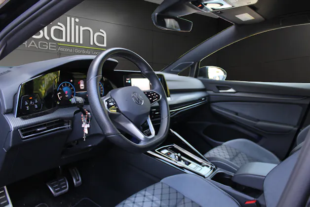VW Golf VIII 1.5 eTSI R-Line DSG