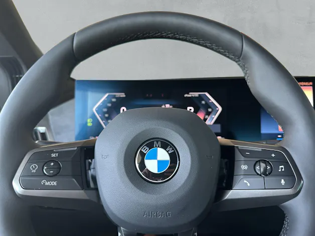 BMW iX xDrive60 M Sport Pro (CH) AHK 2.5T ** Action de Leasing à 0.9% ** 📍