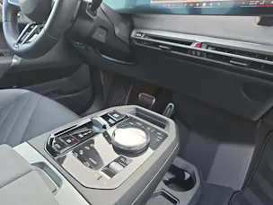 BMW iX xDrive60 M Sport Pro (CH) AHK 2.5T ** Action de Leasing à 0.9% **