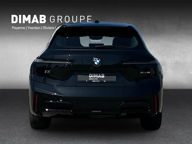 BMW iX xDrive60 M Sport Pro (CH) AHK 2.5T ** Action de Leasing à 0.9% ** 📍