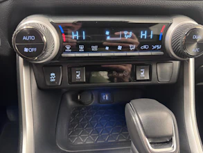 https://vehicle.imgix.net/4321309/a7f84c91-4835-4ac4-8a7e-5d6c365e81ba.jpg