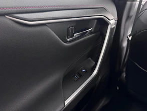 https://vehicle.imgix.net/4321309/ed5bb832-88c3-44cd-87ea-dba668a91593.jpg