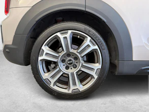 https://vehicle.imgix.net/4321325/fa4fd06c-d636-470f-9fd7-cf7bfa17eaaf.jpg