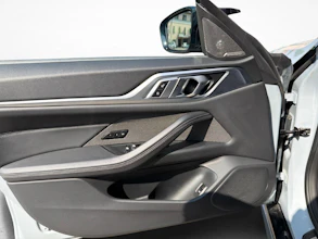 https://vehicle.imgix.net/4321356/c247c911-de59-4af3-b947-52430db5cd3b.jpg
