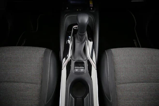 https://vehicle.imgix.net/4321430/634e2d01-6fb6-4d2d-9708-60bc0dbb8331.jpg