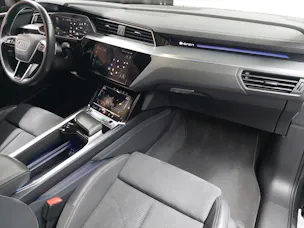 Audi Q8 50 e-tron S line quattro