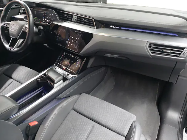 Audi Q8 50 e-tron S line quattro
