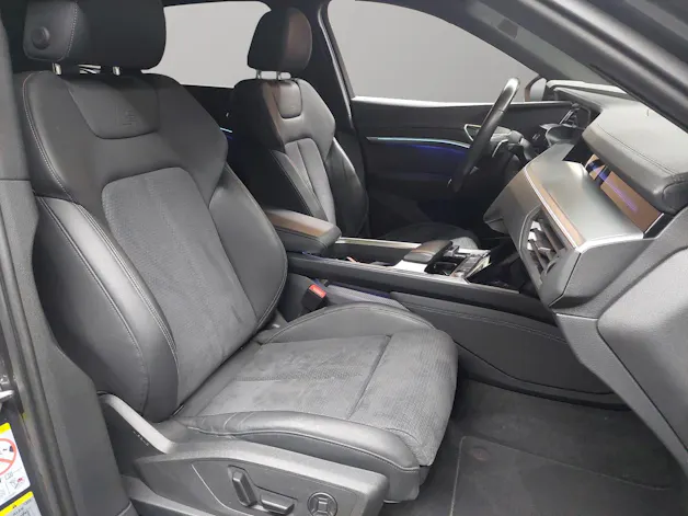 Audi Q8 50 e-tron S line quattro
