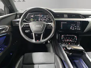 Audi Q8 50 e-tron S line quattro