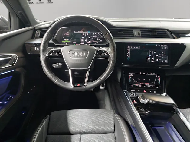 Audi Q8 50 e-tron S line quattro