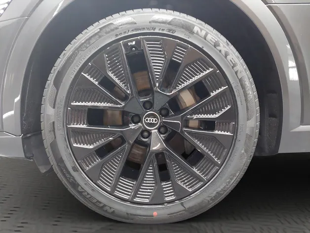 Audi Q8 50 e-tron S line quattro