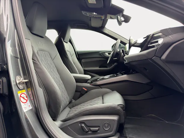 Audi A5 Avant e-hybrid quattro 220 kW 299PS