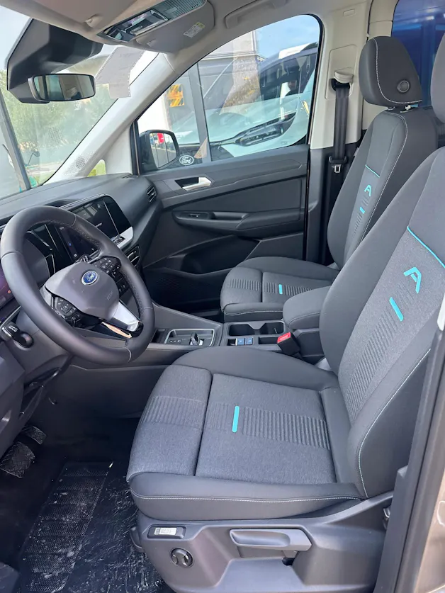 Ford TOURNEO CONNECT Grand 1.5 EcoB Active/PHEV/Aut.