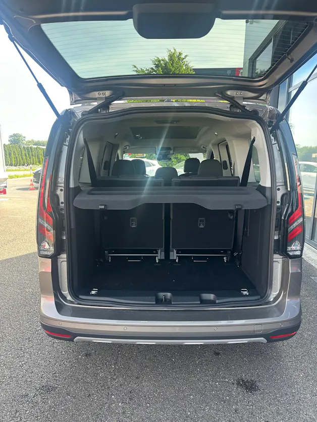 Ford TOURNEO CONNECT Grand 1.5 EcoB Active/PHEV/Aut.