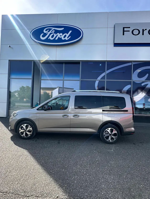 Ford TOURNEO CONNECT Grand 1.5 EcoB Active/PHEV/Aut.