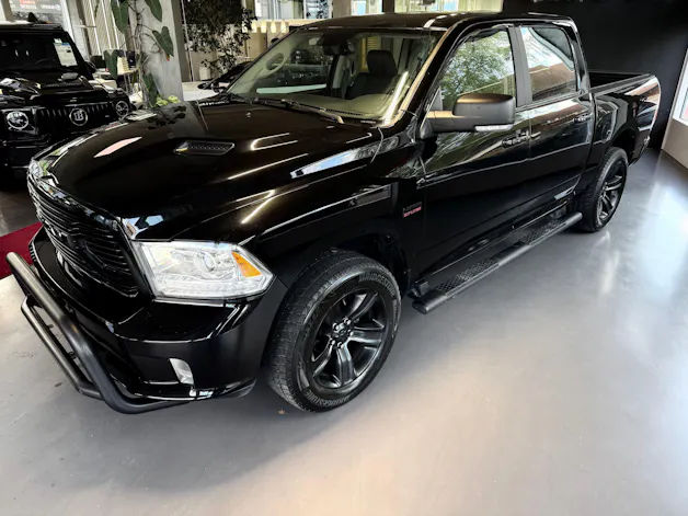 Dodge 1500 CREW CAB ** HEMI 5.7L **