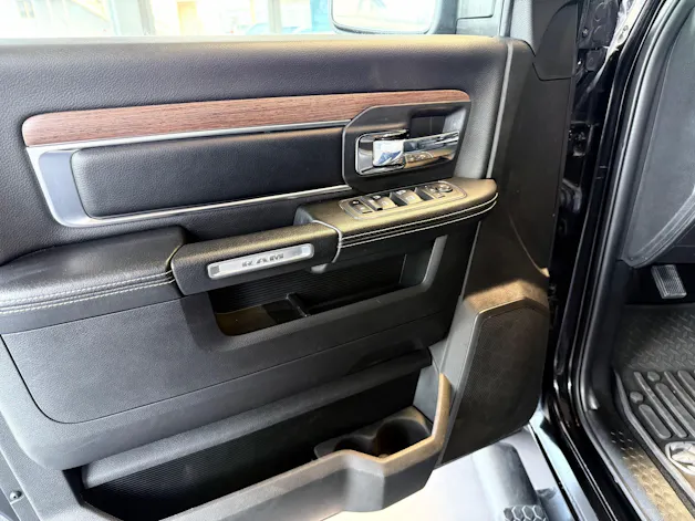 Dodge 1500 CREW CAB ** HEMI 5.7L **