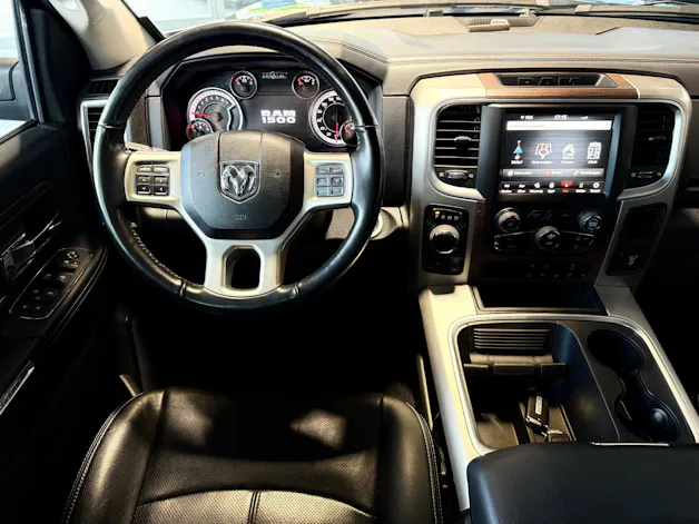 Dodge 1500 CREW CAB ** HEMI 5.7L **