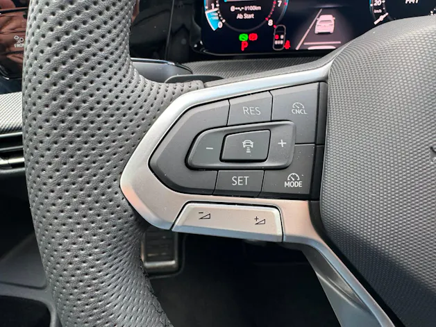 VW Golf 2.0 TSI R-Line DSG 4 Motion