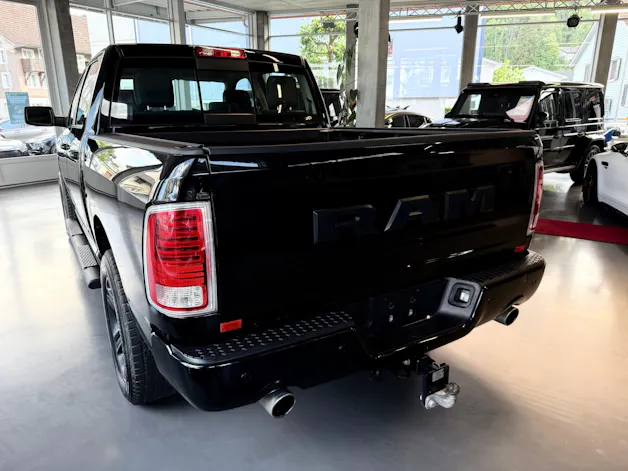Dodge 1500 CREW CAB ** HEMI 5.7L **