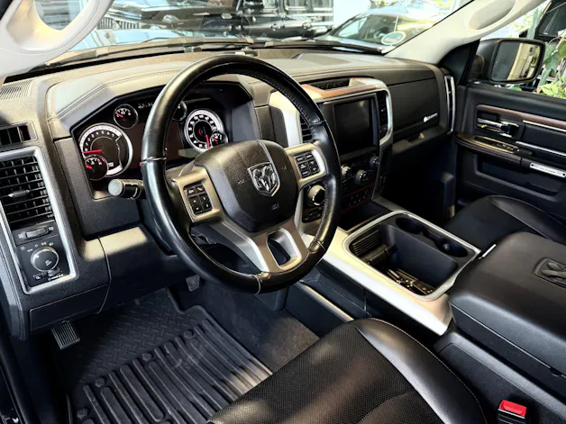 Dodge 1500 CREW CAB ** HEMI 5.7L **