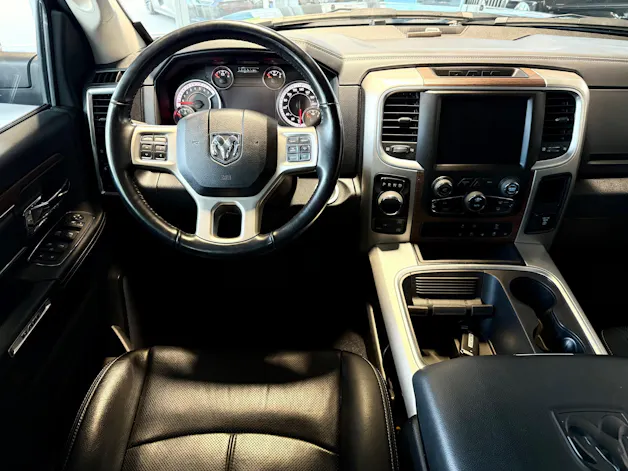 Dodge 1500 CREW CAB ** HEMI 5.7L **