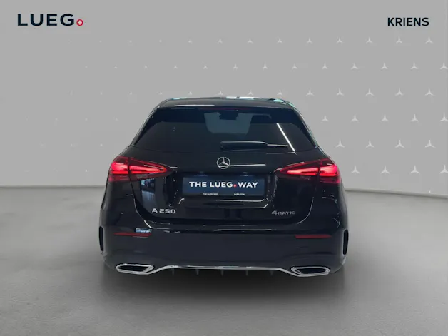 Mercedes-Benz A 250 4M - AMG / DISTRONIC / 360 Grad Kamera / Head-Up Display / Panorama-Dach