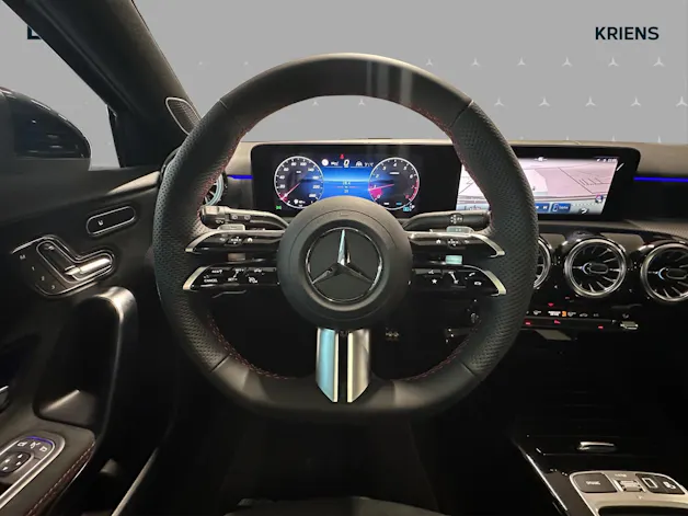 Mercedes-Benz A 250 4M - AMG / DISTRONIC / 360 Grad Kamera / Head-Up Display / Panorama-Dach